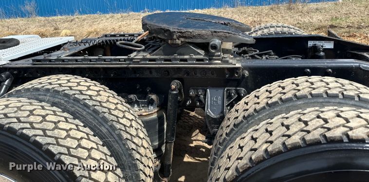 image for item EB2486 2016 Caterpillar CT660 semi truck