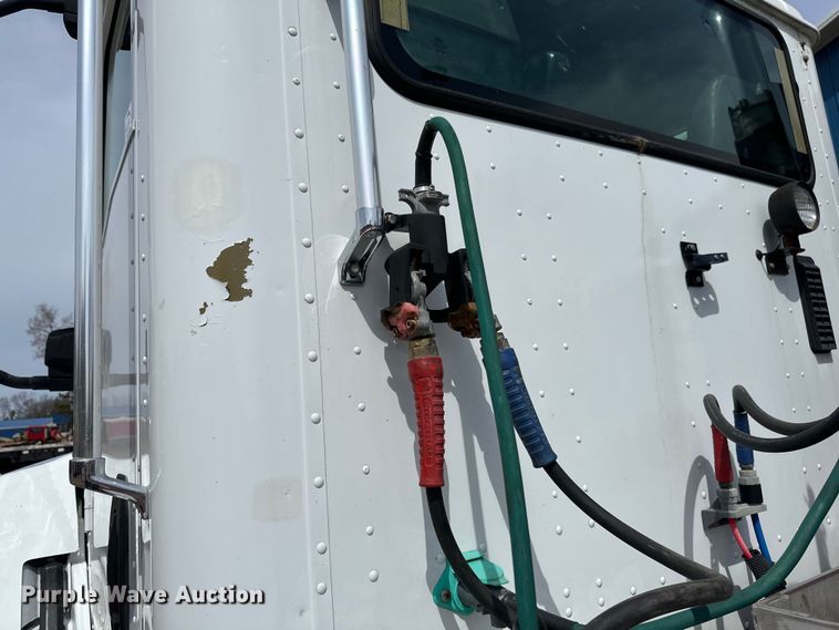 image for item EB2486 2016 Caterpillar CT660 semi truck