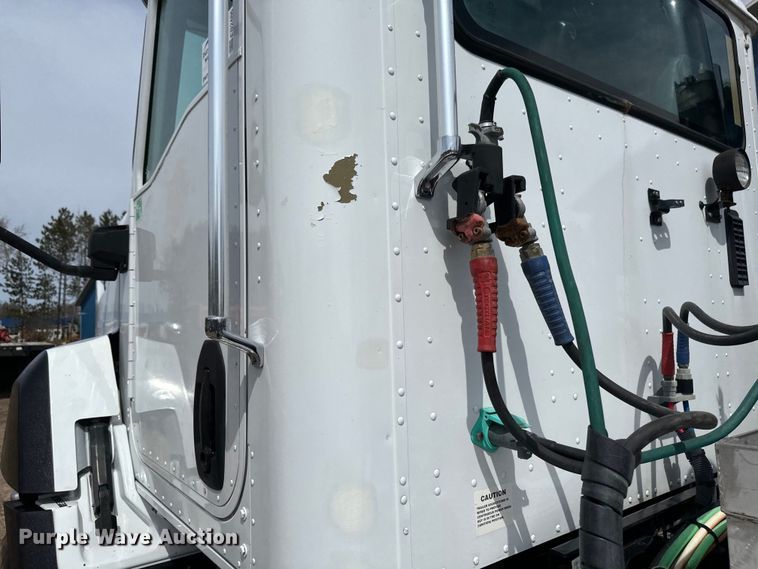 image for item EB2486 2016 Caterpillar CT660 semi truck