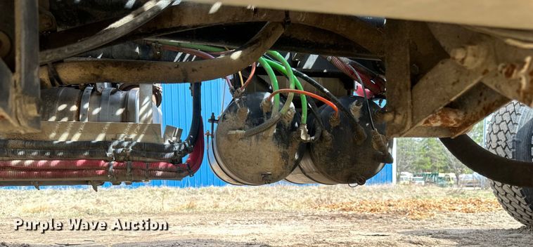 image for item EB2486 2016 Caterpillar CT660 semi truck