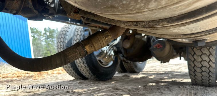 image for item EB2486 2016 Caterpillar CT660 semi truck