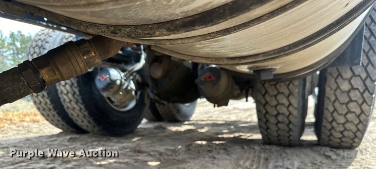 image for item EB2486 2016 Caterpillar CT660 semi truck