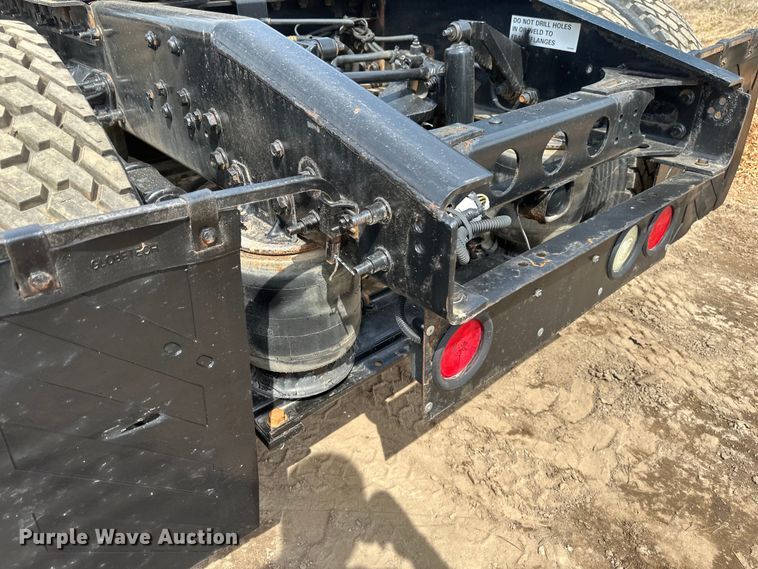 image for item EB2486 2016 Caterpillar CT660 semi truck