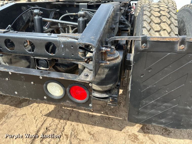 image for item EB2486 2016 Caterpillar CT660 semi truck