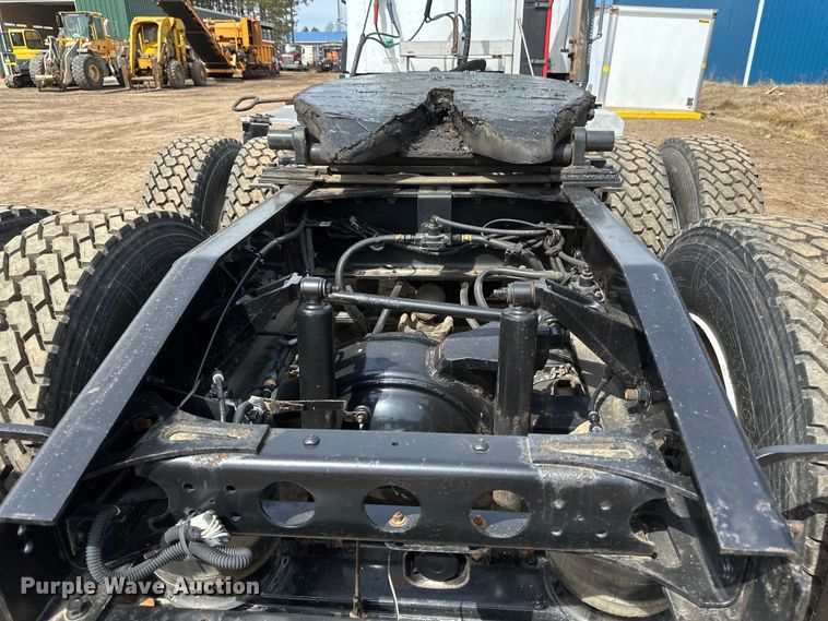 image for item EB2486 2016 Caterpillar CT660 semi truck