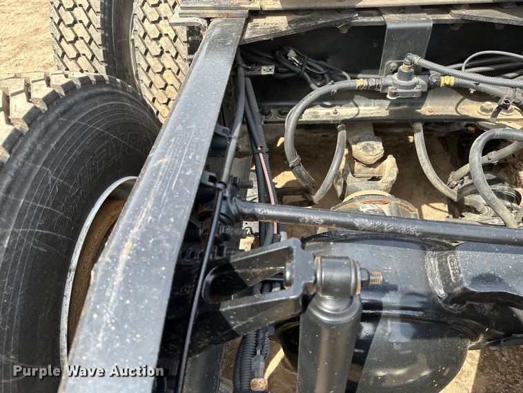 image for item EB2486 2016 Caterpillar CT660 semi truck