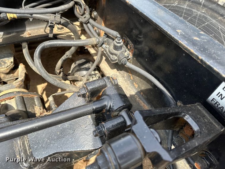 image for item EB2486 2016 Caterpillar CT660 semi truck