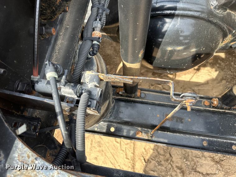 image for item EB2486 2016 Caterpillar CT660 semi truck