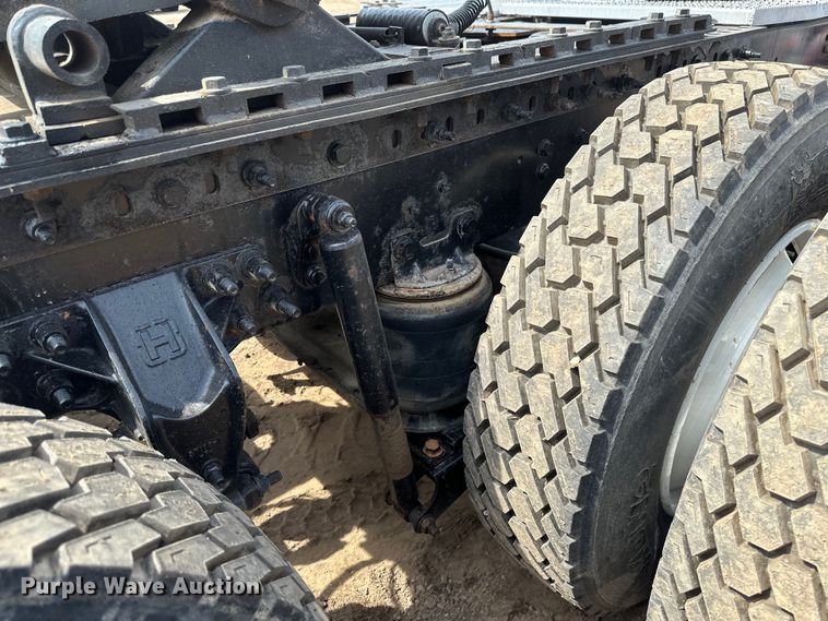 image for item EB2486 2016 Caterpillar CT660 semi truck