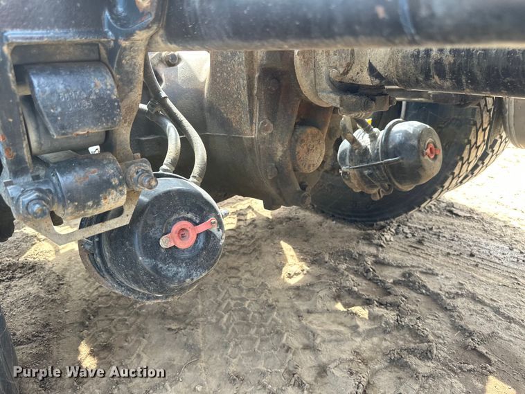 image for item EB2486 2016 Caterpillar CT660 semi truck