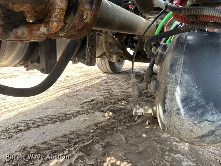 image for item EB2486 2016 Caterpillar CT660 semi truck