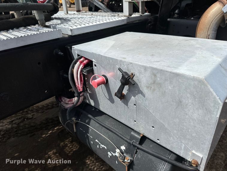 image for item EB2486 2016 Caterpillar CT660 semi truck