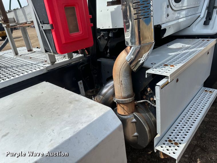 image for item EB2486 2016 Caterpillar CT660 semi truck