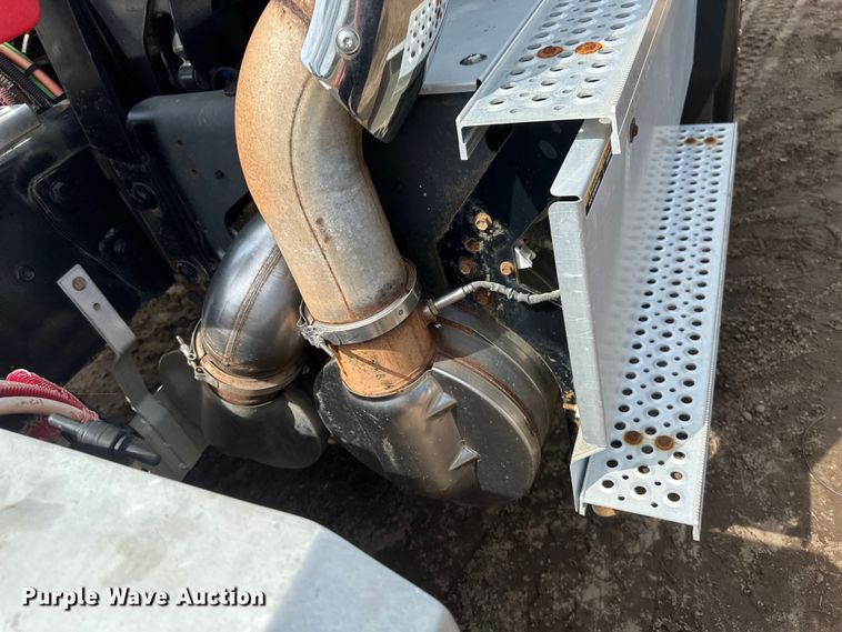 image for item EB2486 2016 Caterpillar CT660 semi truck