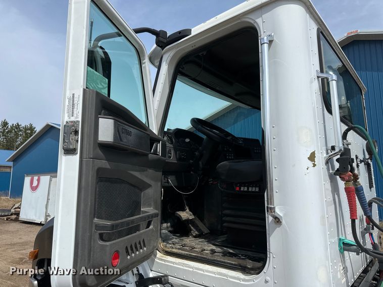 image for item EB2486 2016 Caterpillar CT660 semi truck