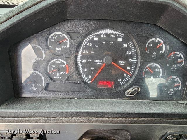 image for item EB2486 2016 Caterpillar CT660 semi truck