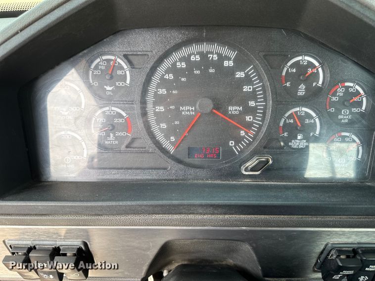 image for item EB2486 2016 Caterpillar CT660 semi truck