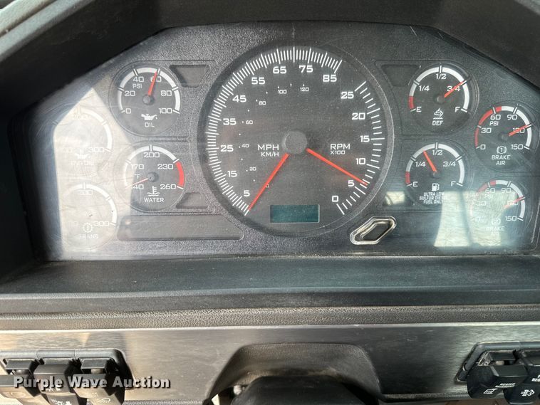 image for item EB2486 2016 Caterpillar CT660 semi truck