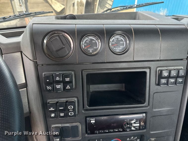 image for item EB2486 2016 Caterpillar CT660 semi truck