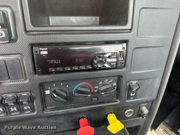 image for item EB2486 2016 Caterpillar CT660 semi truck