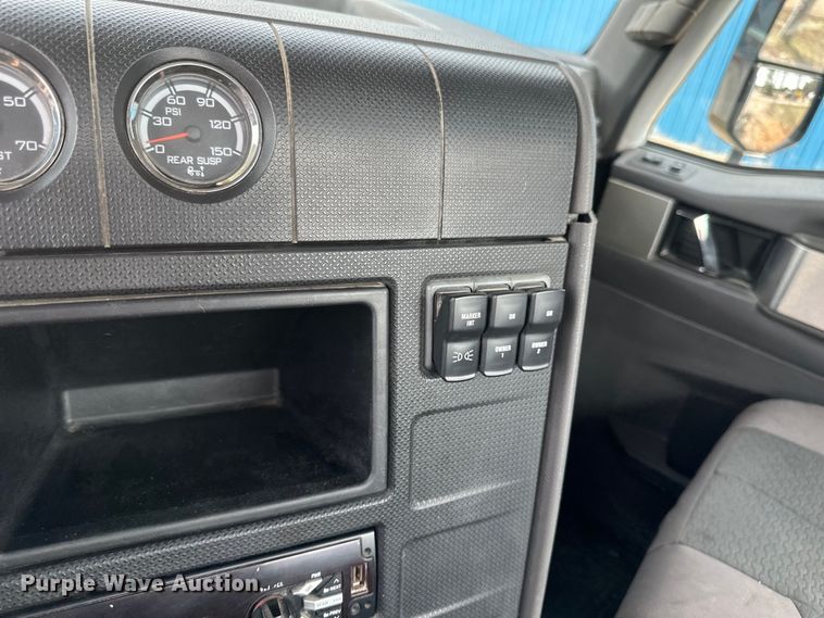 image for item EB2486 2016 Caterpillar CT660 semi truck