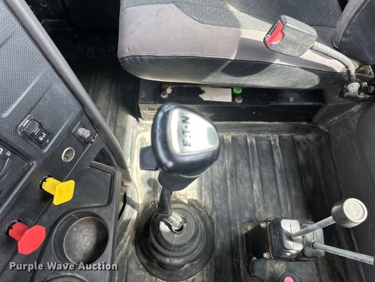 image for item EB2486 2016 Caterpillar CT660 semi truck