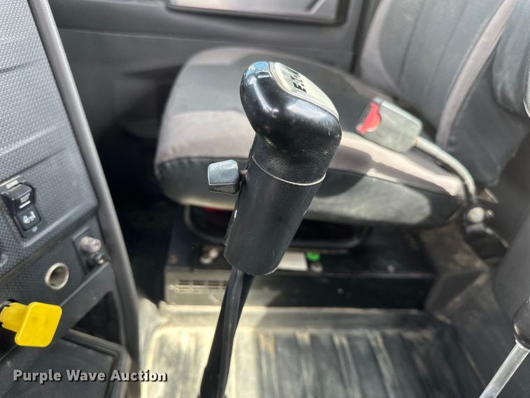 image for item EB2486 2016 Caterpillar CT660 semi truck