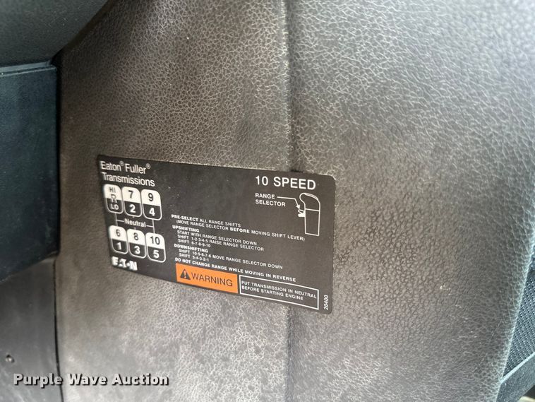 image for item EB2486 2016 Caterpillar CT660 semi truck