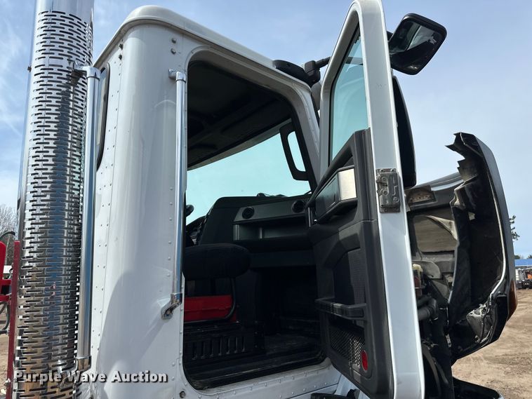 image for item EB2486 2016 Caterpillar CT660 semi truck