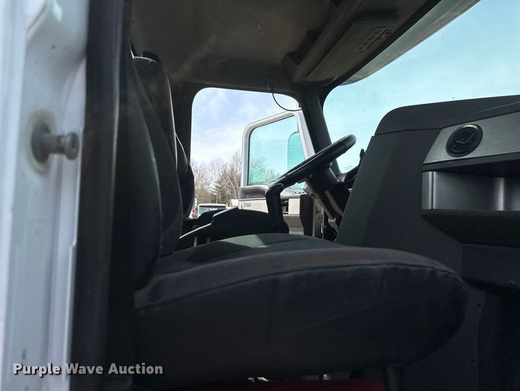 image for item EB2486 2016 Caterpillar CT660 semi truck