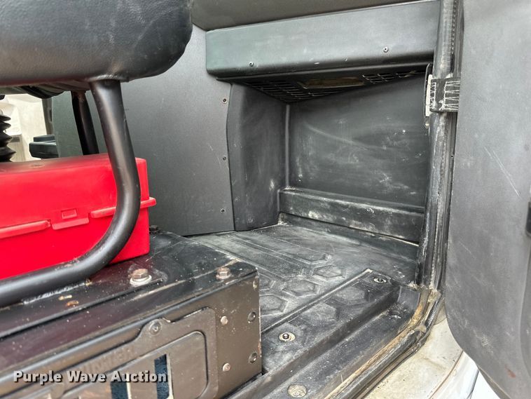 image for item EB2486 2016 Caterpillar CT660 semi truck