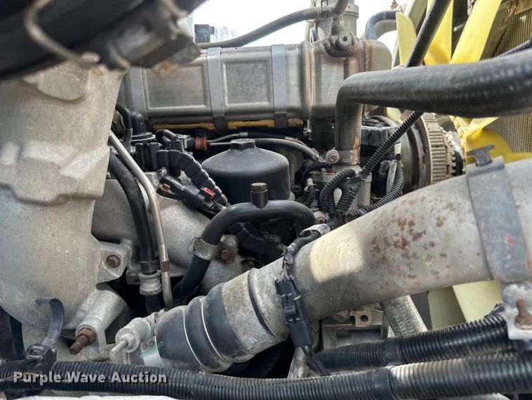 image for item EB2486 2016 Caterpillar CT660 semi truck