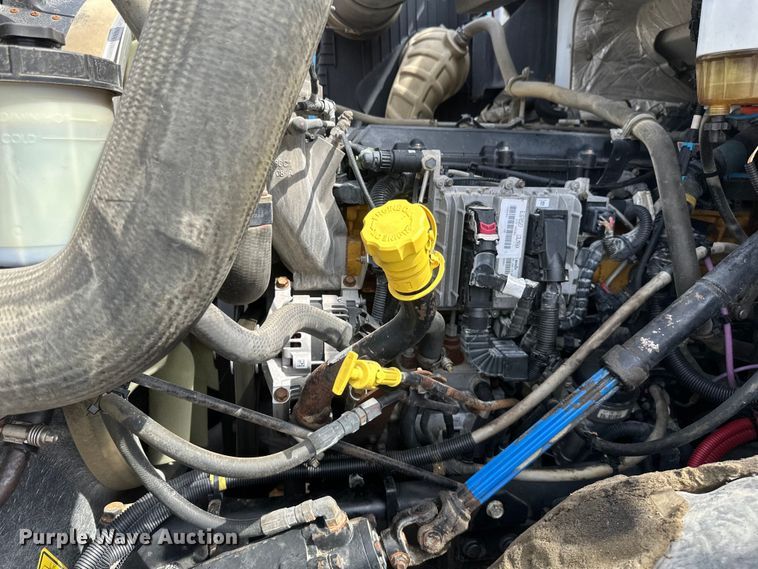 image for item EB2486 2016 Caterpillar CT660 semi truck