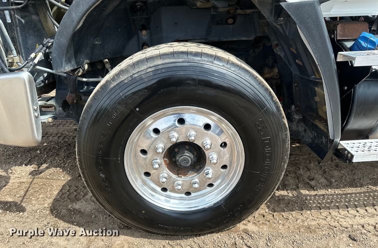 image for item EB2486 2016 Caterpillar CT660 semi truck