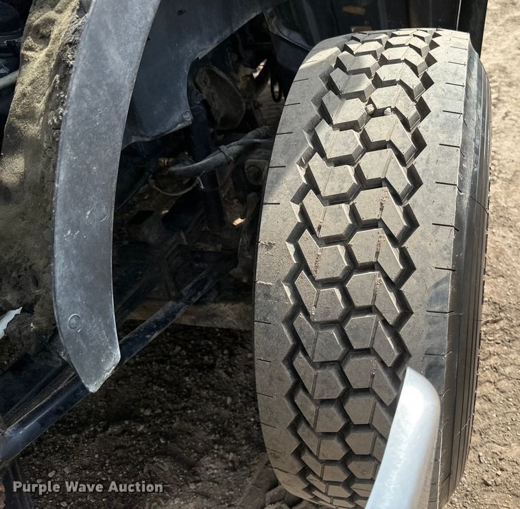 image for item EB2486 2016 Caterpillar CT660 semi truck