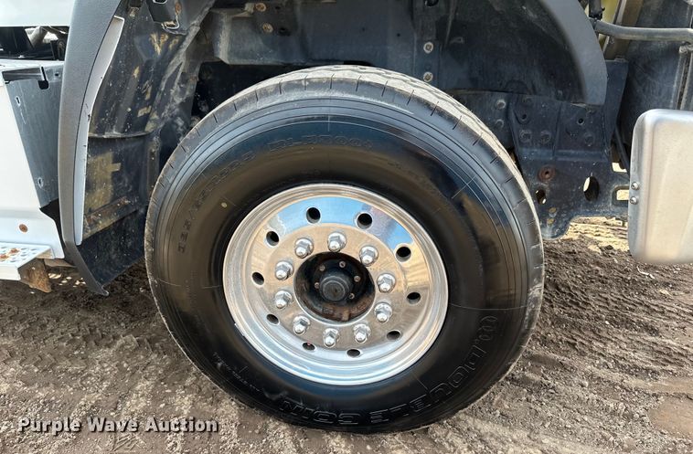 image for item EB2486 2016 Caterpillar CT660 semi truck