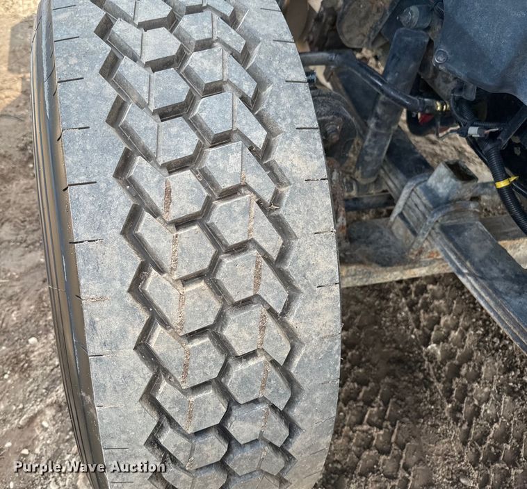 image for item EB2486 2016 Caterpillar CT660 semi truck