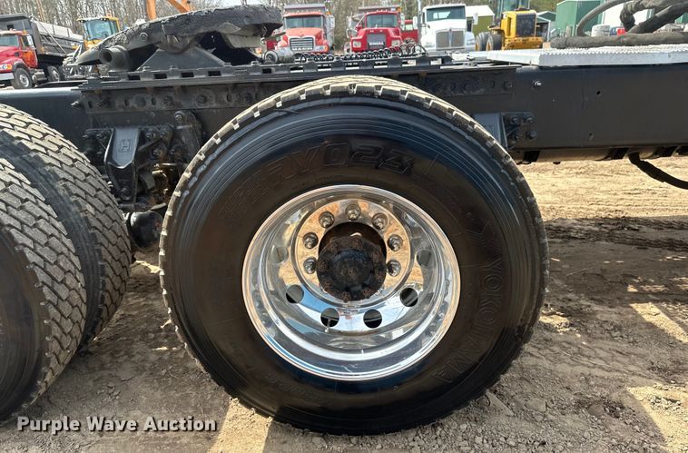 image for item EB2486 2016 Caterpillar CT660 semi truck