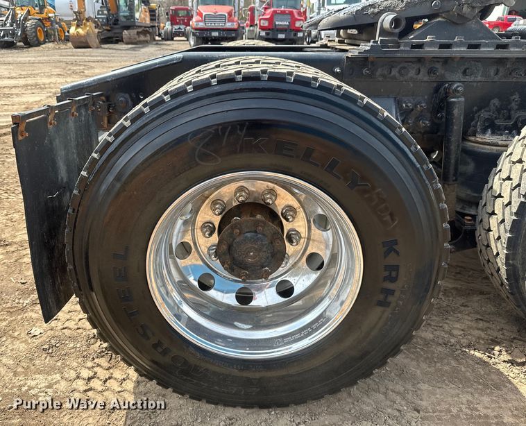 image for item EB2486 2016 Caterpillar CT660 semi truck