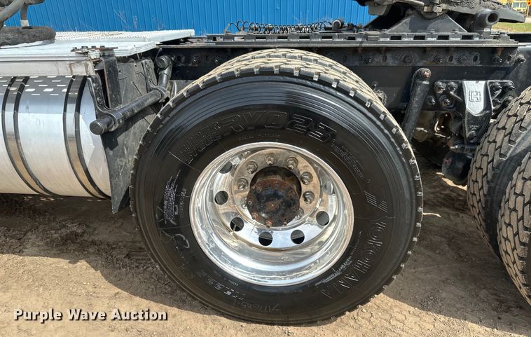 image for item EB2486 2016 Caterpillar CT660 semi truck