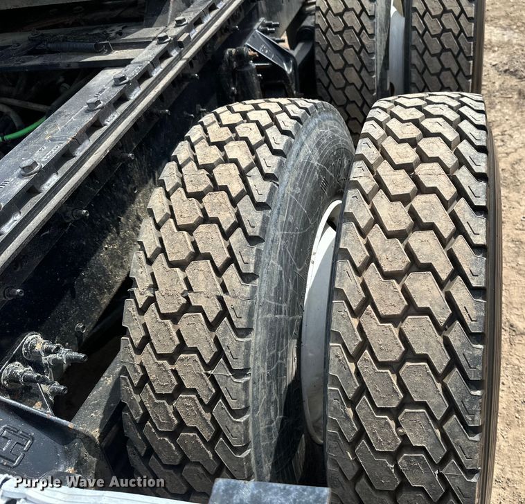 image for item EB2486 2016 Caterpillar CT660 semi truck