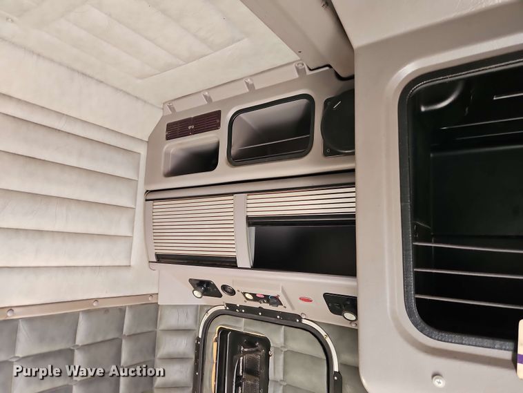 image for item EB8006 Unibilt sleeper cab