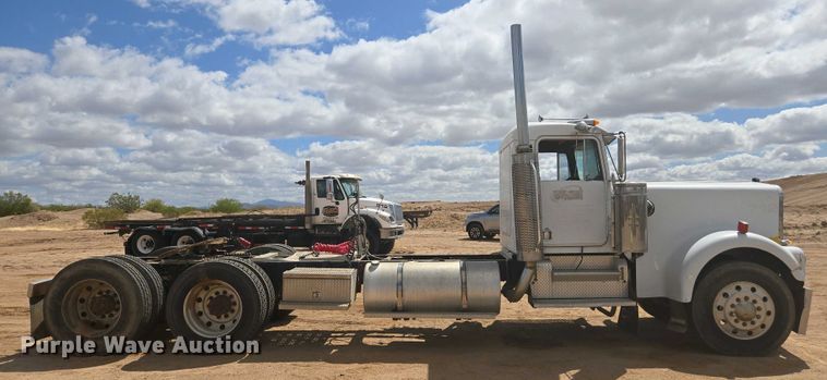 image for item EC0974 1981 Kenworth W900 semi truck