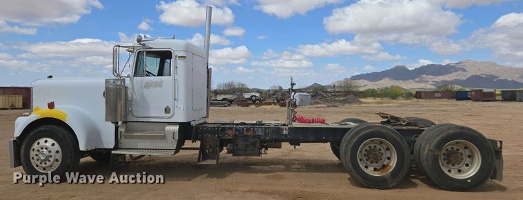 image for item EC0974 1981 Kenworth W900 semi truck