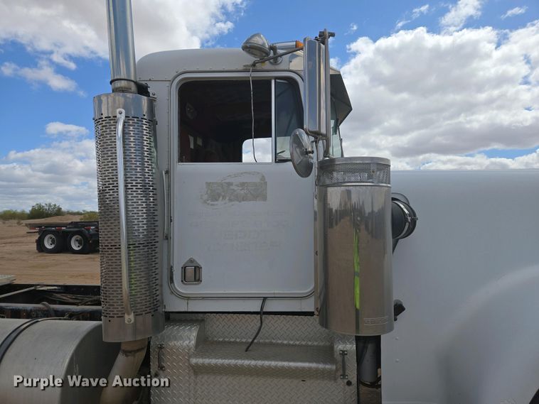 image for item EC0974 1981 Kenworth W900 semi truck