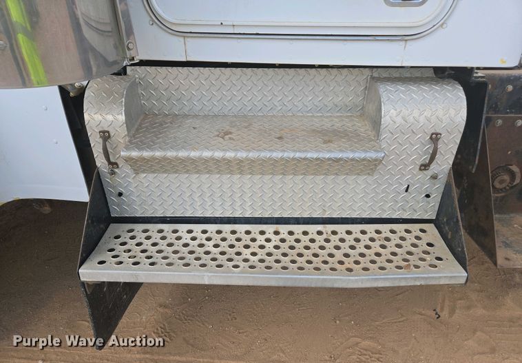 image for item EC0974 1981 Kenworth W900 semi truck