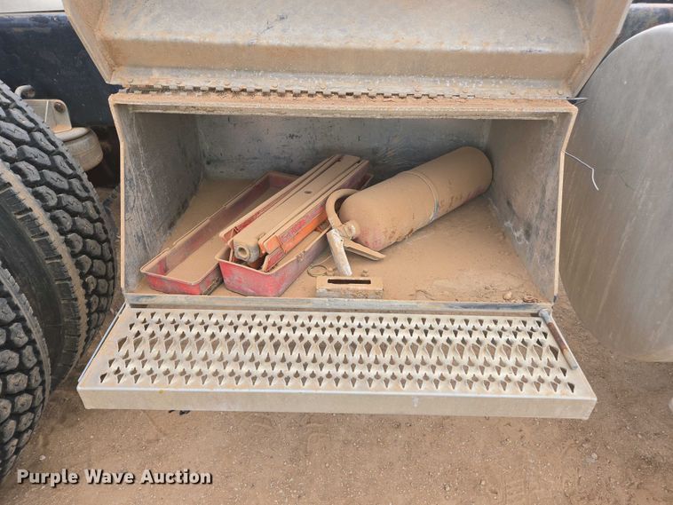 image for item EC0974 1981 Kenworth W900 semi truck