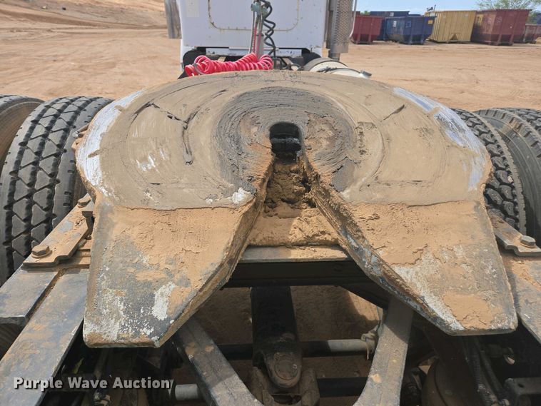 image for item EC0974 1981 Kenworth W900 semi truck