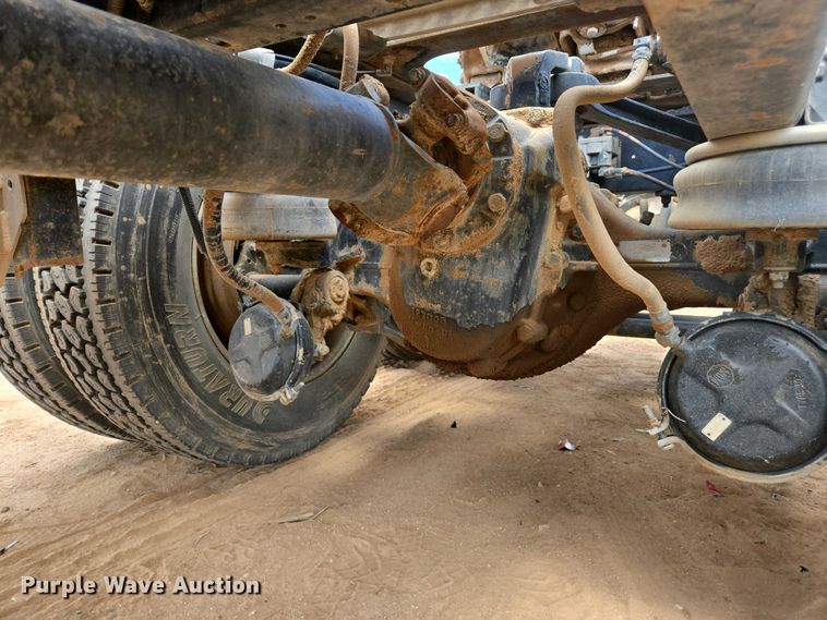 image for item EC0974 1981 Kenworth W900 semi truck