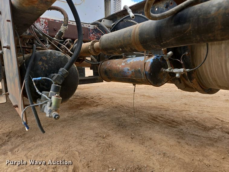 image for item EC0974 1981 Kenworth W900 semi truck